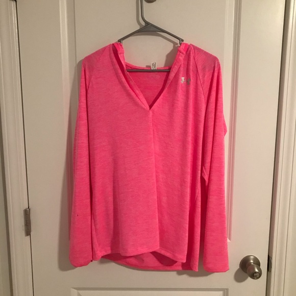 Under Armour Tops - under armour